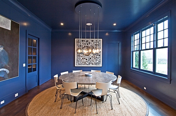 Dramatic dining room in blue with a round table and Anziano chairs