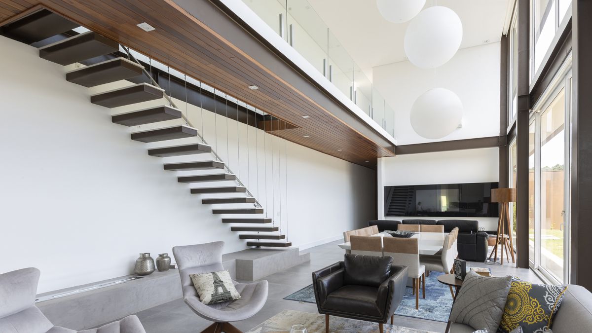 Large spherical pendant lamps fill the double-height living space giving it a more delicate and airy feel