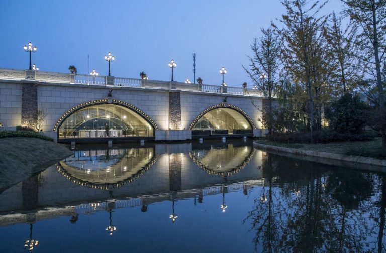 The Fortune Bridge in Zhengzhou Is Now A Unique Commercial Attraction