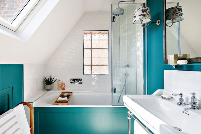 25 Cool Bathroom Color Trends for Summer and Beyond
