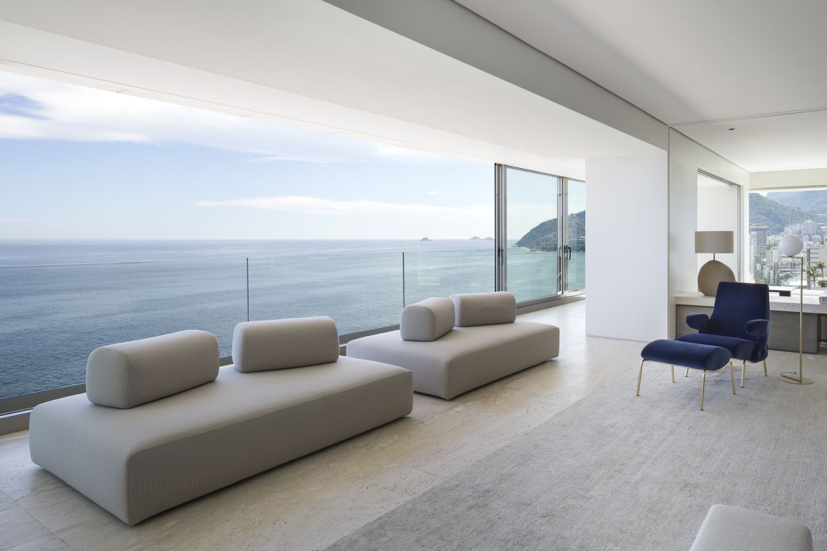 The views are absolutely marvelous and represent a core feature in the interior design of the apartment
