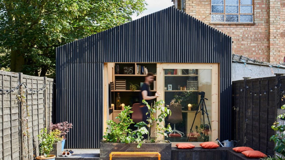 The design of the shed is slightly asymmetrical which gives it a modern and eye-catching look