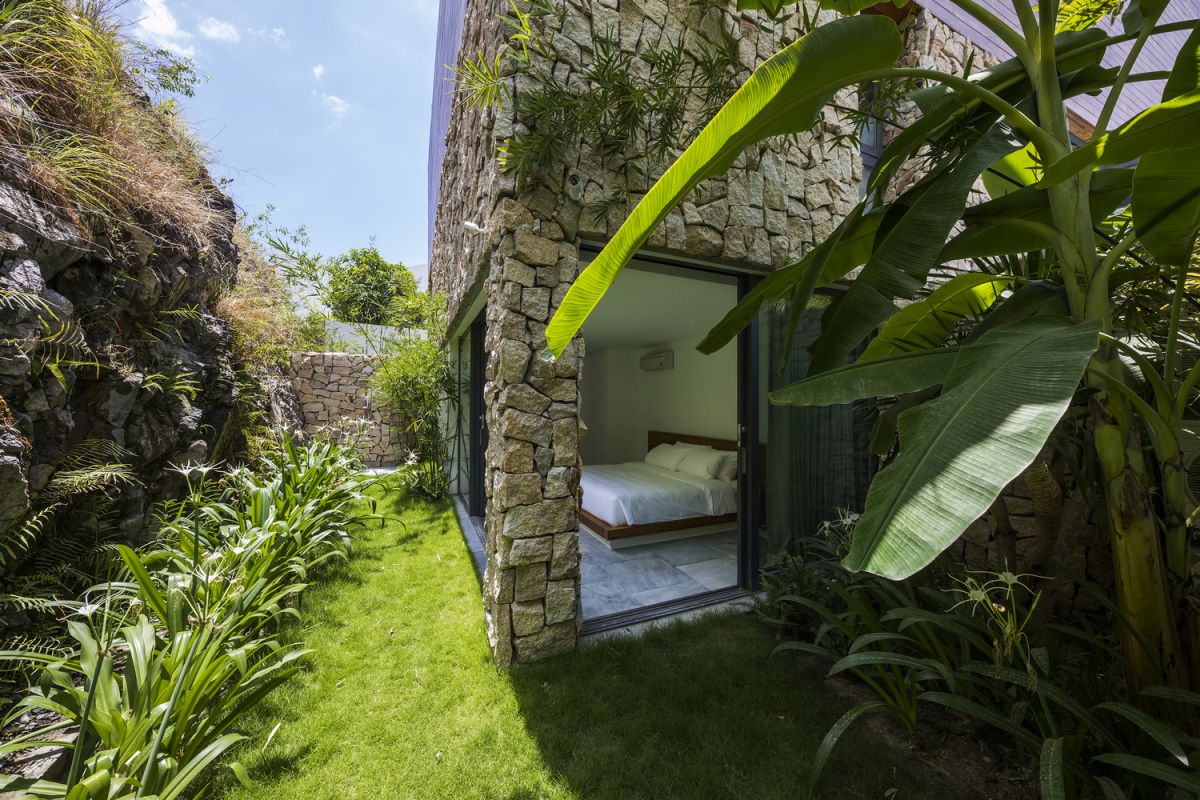 The stone-clad section of the house looks very charming and shares a strong connection with the garden