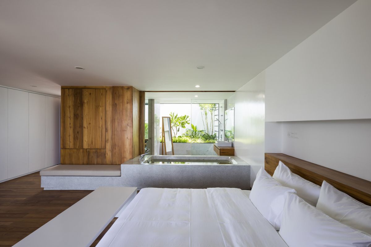 The white walls and minimalist furniture create a very fresh, spa-like ambiance in combination with the wooden accents
