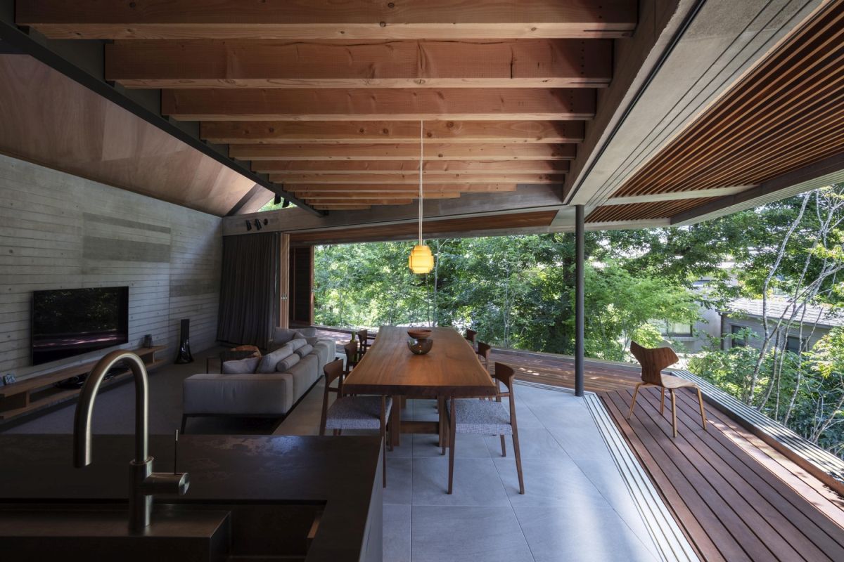 The materials, finishes and colors used throughout the house are simple and give an organic vibe