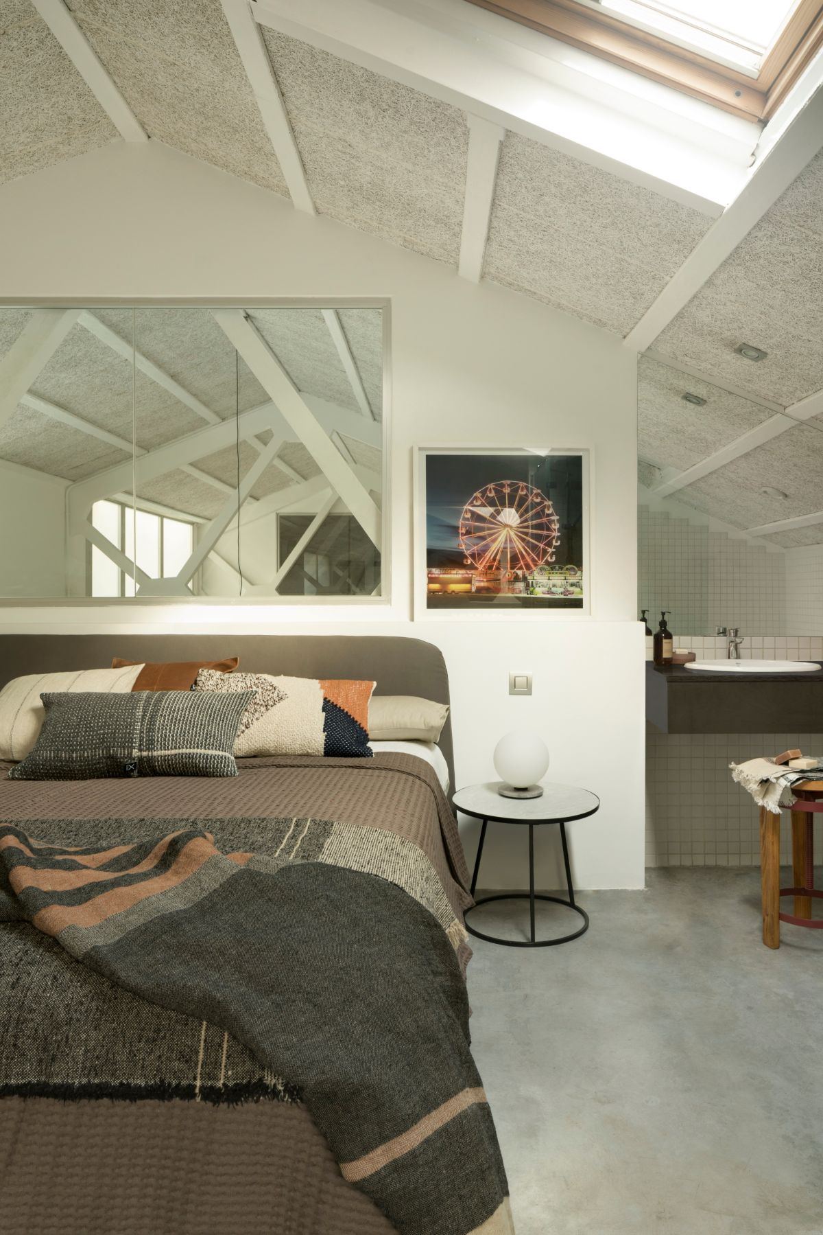 The private areas are extra cozy thanks to the pitched roof and the skylights