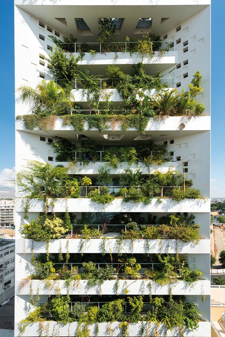 Amazing Living Facades That Take Over Entire Buildings