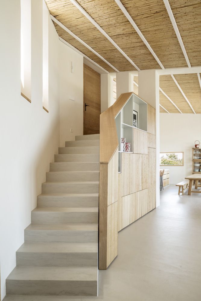 The staircase which connects these areas is embedded into the design is a very natural and pleasant manner