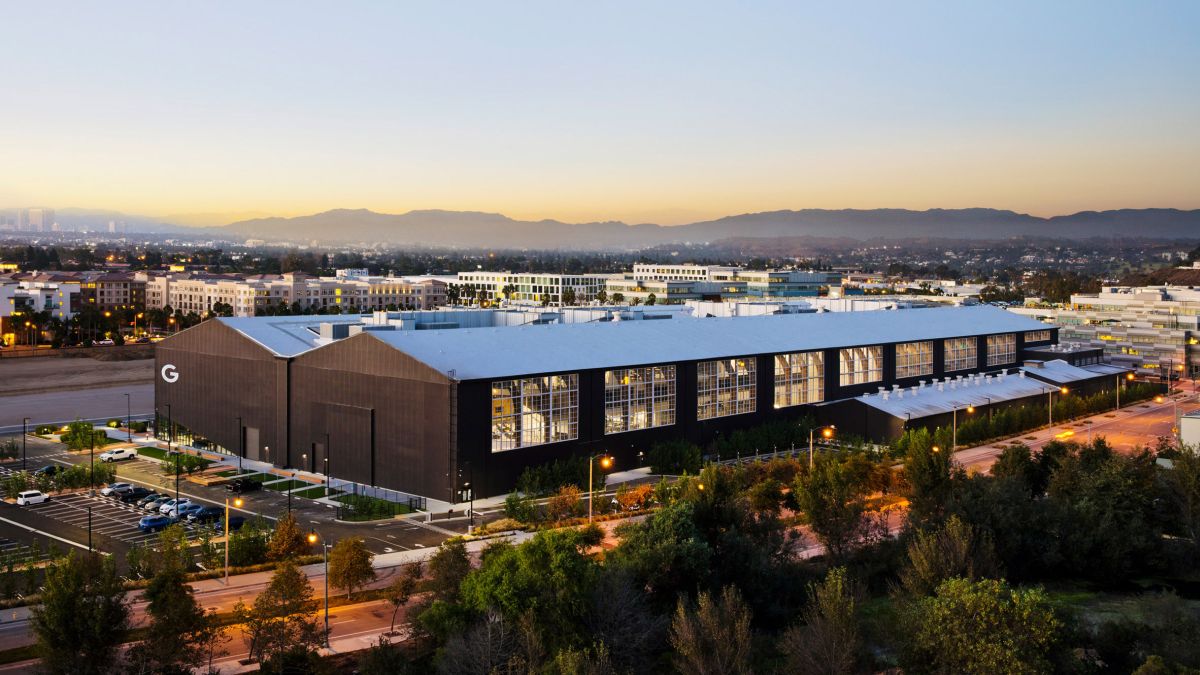 The hangar office sits between two other Google properties and aims to unify the campus