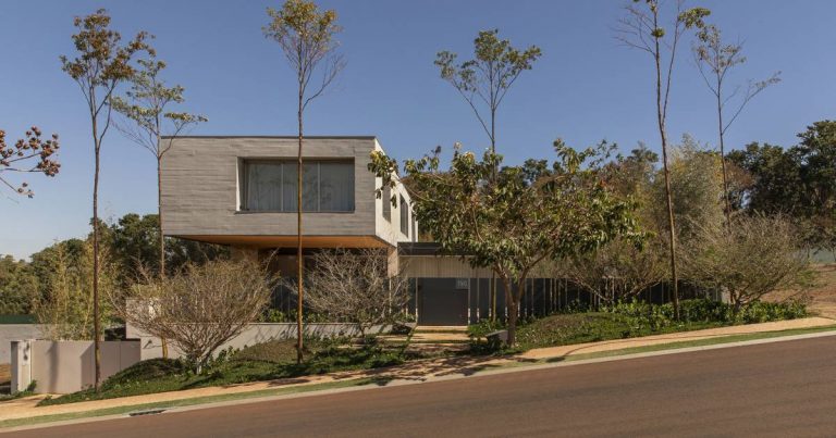 Contemporary House In Brazil Designed For Maximum Flexibility and Adaptability